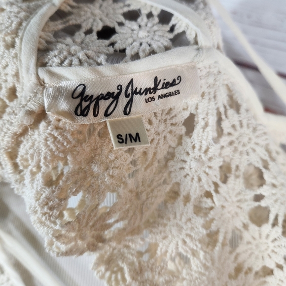 GYPSY JUNKIES Crochet Top Cover-Up (S/M) - Picture 6 of 7